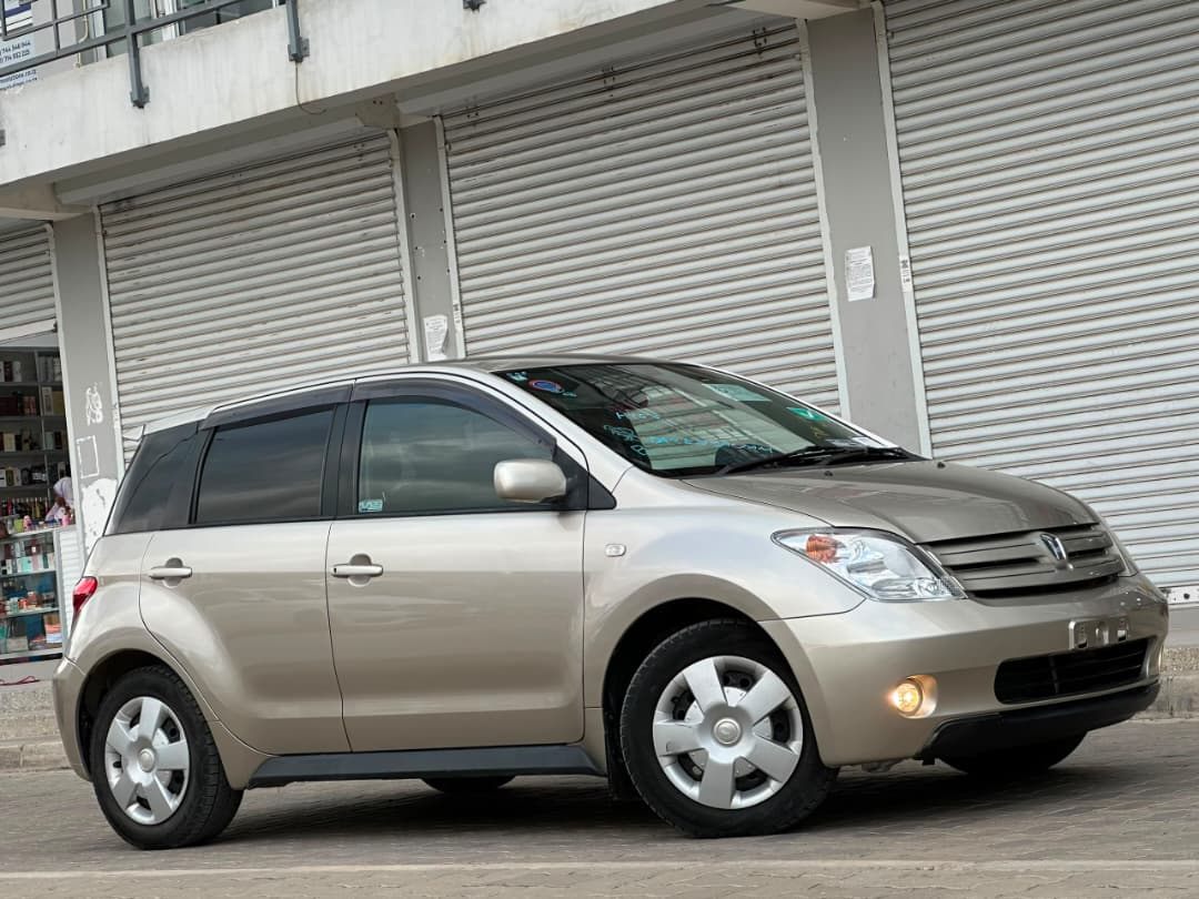 TOYOTA IST